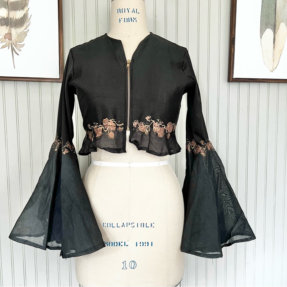 Ira Soleil Black Crop Zip Top with Long Dramatic Bell Sleeves size Medium